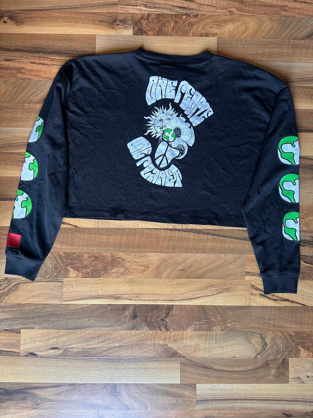 CHNGE Black Crop Top “One Peace One Planet” with Planet Graphic Sleeves Size M